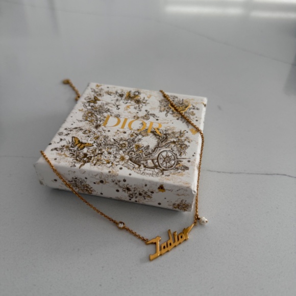 Dior JADOR Gold Finish Metal Necklace with Resin Pearl & Faux Diamond Designer - Picture 11 of 11